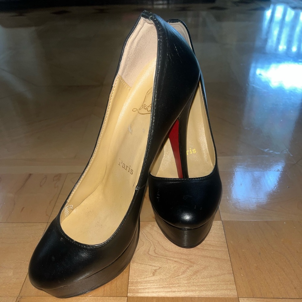 Christian Louboutin Platform pumps. In the color black.  (EU 38) (US 7.5)